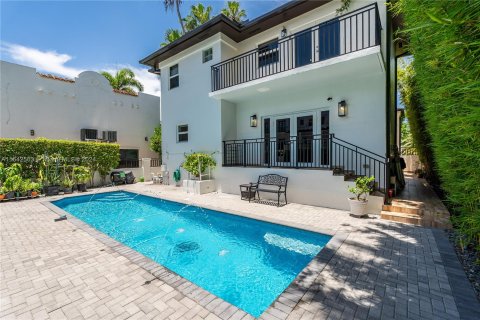 Casa en venta en Miami Beach, Florida, 4 dormitorios, 299.8 m2 № 1321329 - foto 18