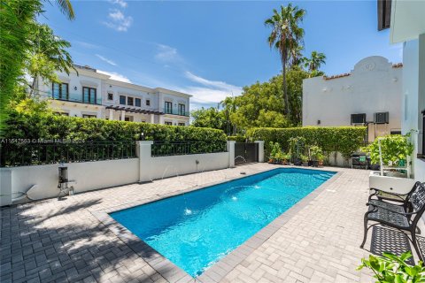 Casa en venta en Miami Beach, Florida, 4 dormitorios, 299.8 m2 № 1321329 - foto 17