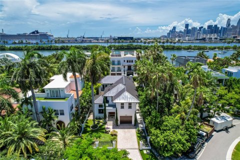 Villa ou maison à vendre à Miami Beach, Floride: 4 chambres, 299.8 m2 № 1321329 - photo 28