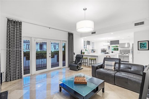 Villa ou maison à vendre à Miami Beach, Floride: 4 chambres, 299.8 m2 № 1321329 - photo 13