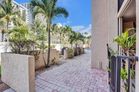 Copropriété à vendre à Fort Lauderdale, Floride: 2 chambres, 95.69 m2 № 1175339 - photo 16