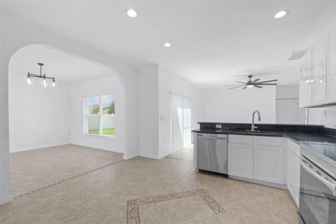 Casa en venta en Kissimmee, Florida, 4 dormitorios, 163.97 m2 № 1354391 - foto 4