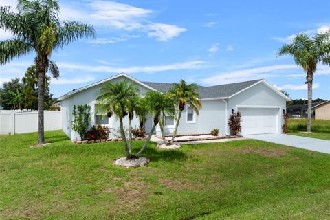 House in Kissimmee, Florida 4 bedrooms, 163.97 sq.m. № 1354391 - photo 3