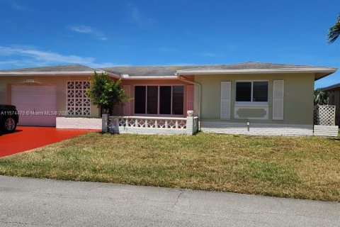 Casa en venta en Tamarac, Florida, 2 dormitorios, 154.22 m2 № 1138921 - foto 1