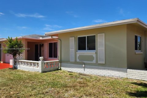 Casa en venta en Tamarac, Florida, 2 dormitorios, 154.22 m2 № 1138921 - foto 2