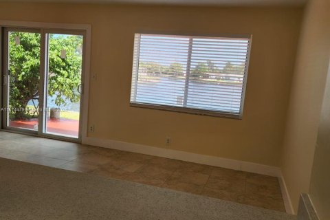 Casa en venta en Tamarac, Florida, 2 dormitorios, 154.22 m2 № 1138921 - foto 12