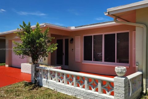 Casa en venta en Tamarac, Florida, 2 dormitorios, 154.22 m2 № 1138921 - foto 3