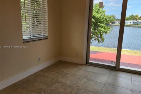 Casa en venta en Tamarac, Florida, 2 dormitorios, 154.22 m2 № 1138921 - foto 10