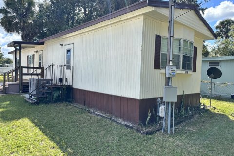 House in Satsuma, Florida 2 bedrooms, 72.84 sq.m. № 817970 - photo 1