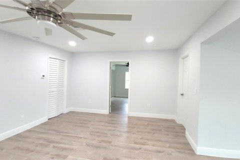 House in Sarasota, Florida 3 bedrooms, 123.75 sq.m. № 1297239 - photo 18