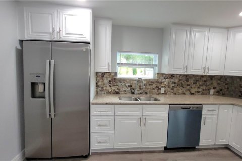 House in Sarasota, Florida 3 bedrooms, 123.75 sq.m. № 1297239 - photo 8