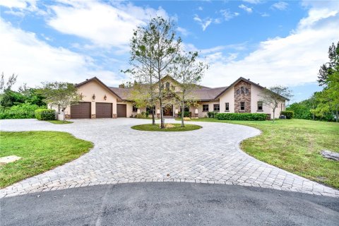 Casa en venta en Coral Springs, Florida, 7 dormitorios, 622.82 m2 № 522507 - foto 3