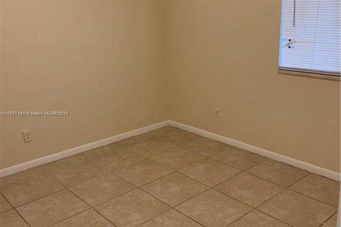 Condo in North Lauderdale, Florida, 3 bedrooms  № 1309310 - photo 6