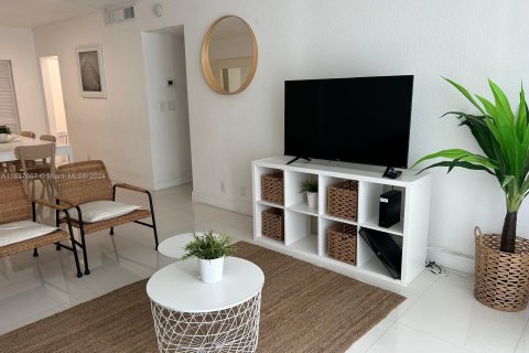 Condominio en venta en Hollywood, Florida, 1 dormitorio, 81.2 m2 № 1309733 - foto 2