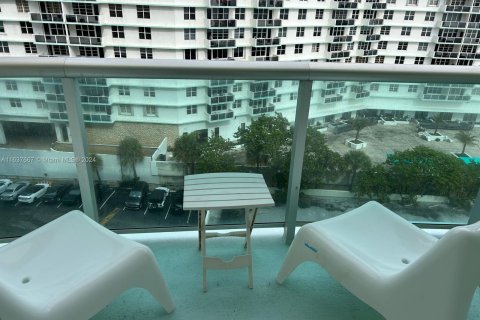 Condominio en venta en Hollywood, Florida, 1 dormitorio, 81.2 m2 № 1309733 - foto 13