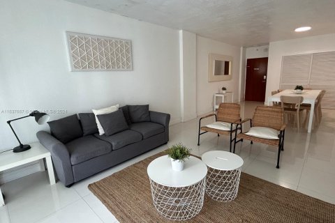 Condominio en venta en Hollywood, Florida, 1 dormitorio, 81.2 m2 № 1309733 - foto 1