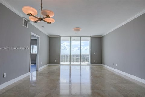Condominio en venta en North Miami, Florida, 2 dormitorios, 148.92 m2 № 1006864 - foto 2