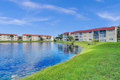 Condo in Sunrise, Florida, 2 bedrooms  № 810880 - photo 3