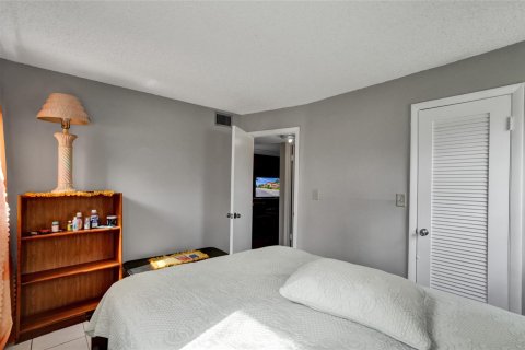 Condo in Sunrise, Florida, 2 bedrooms  № 810880 - photo 9