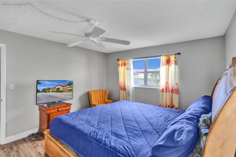 Condo in Sunrise, Florida, 2 bedrooms  № 810880 - photo 18