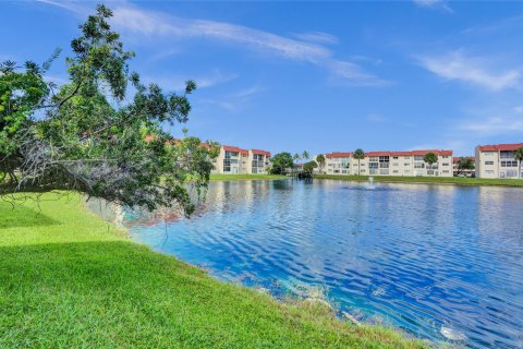 Condo in Sunrise, Florida, 2 bedrooms  № 810880 - photo 4