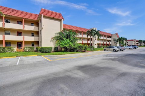 Condo in Sunrise, Florida, 2 bedrooms  № 810880 - photo 8