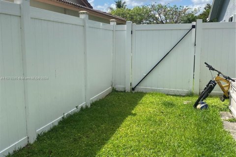 House in Tamarac, Florida 2 bedrooms, 119.57 sq.m. № 1160949 - photo 16