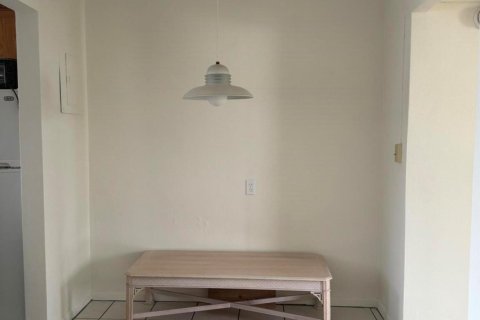 Condo in Lake Worth, Florida, 1 bedroom  № 1117943 - photo 1