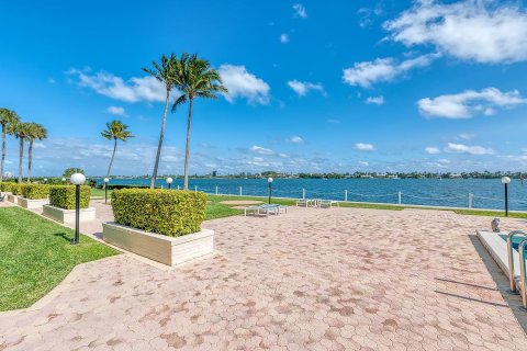 Condo in West Palm Beach, Florida, 1 bedroom  № 1133014 - photo 5