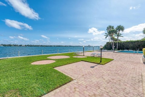 Condo in West Palm Beach, Florida, 1 bedroom  № 1133014 - photo 4