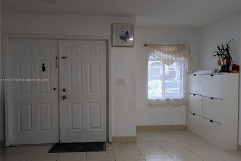 Touwnhouse à vendre à Hialeah, Floride: 3 chambres, 119.29 m2 № 1375868 - photo 5