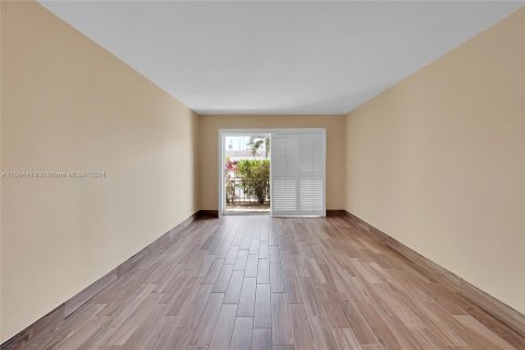 Condo in Wilton Manors, Florida, 2 bedrooms  № 1375778 - photo 10