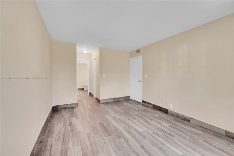 Copropriété à vendre à Wilton Manors, Floride: 2 chambres, 92.9 m2 № 1375778 - photo 18