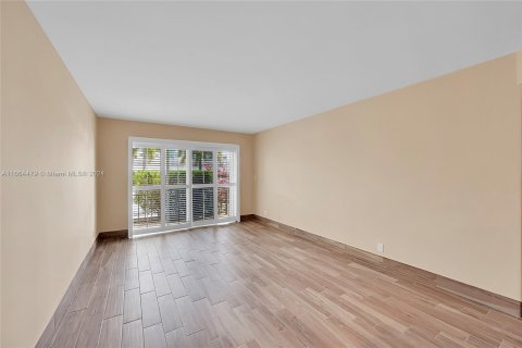 Condo in Wilton Manors, Florida, 2 bedrooms  № 1375778 - photo 8