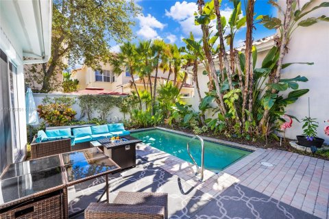 Villa ou maison à vendre à Hollywood, Floride: 3 chambres, 145.02 m2 № 783766 - photo 1