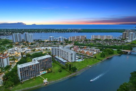 Condominio en venta en North Palm Beach, Florida, 2 dormitorios, 106.19 m2 № 1222546 - foto 4