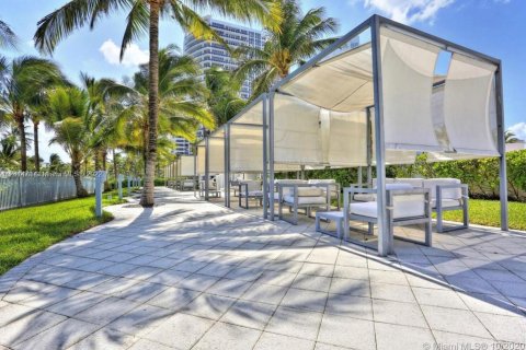 Condo in Bal Harbour, Florida, 2 bedrooms  № 27980 - photo 4