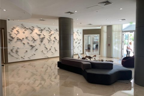 Condo in Bal Harbour, Florida, 2 bedrooms  № 27980 - photo 9