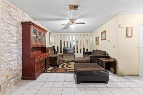 Duplex in Leesburg, Florida 2 bedrooms, 86.68 sq.m. № 1147782 - photo 7