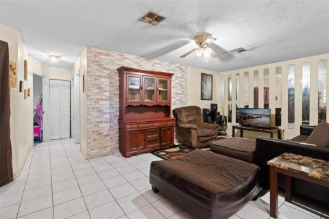 Duplex in Leesburg, Florida 2 bedrooms, 86.68 sq.m. № 1147782 - photo 6