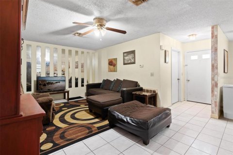 Duplex in Leesburg, Florida 2 bedrooms, 86.68 sq.m. № 1147782 - photo 8