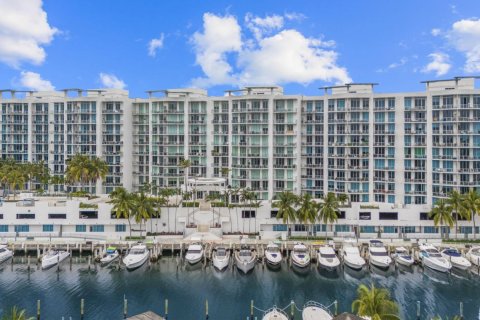 Condo in Aventura, Florida, 3 bedrooms  № 1146121 - photo 1