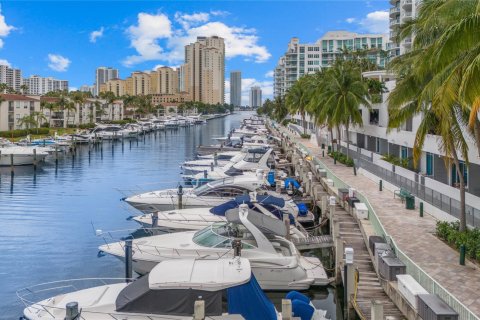 Condominio en venta en Aventura, Florida, 3 dormitorios, 126.53 m2 № 1146121 - foto 3