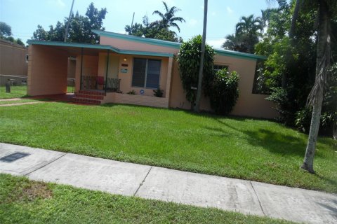 House in North Miami Beach, Florida 2 bedrooms, 134.71 sq.m. № 925285 - photo 5