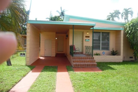 House in North Miami Beach, Florida 2 bedrooms, 134.71 sq.m. № 925285 - photo 7