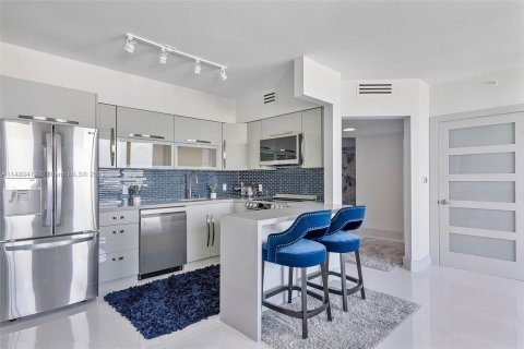 Condo in Miami Beach, Florida, 1 bedroom  № 818613 - photo 5