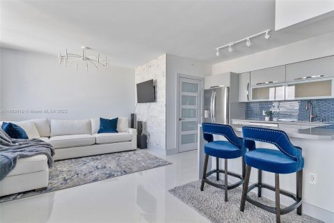 Condominio en venta en Miami Beach, Florida, 1 dormitorio, 73.67 m2 № 818613 - foto 2