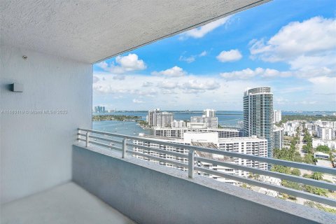 Condo in Miami Beach, Florida, 1 bedroom  № 818613 - photo 9