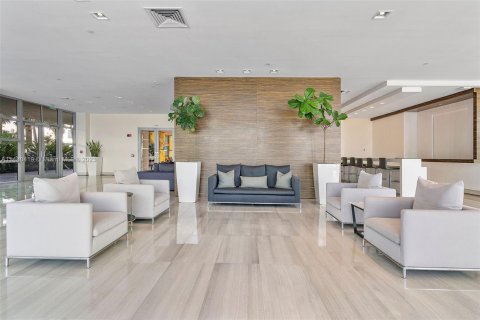 Condo in Miami Beach, Florida, 1 bedroom  № 818613 - photo 25