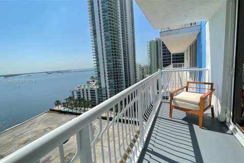 Condo in Miami, Florida, 3 bedrooms  № 1168225 - photo 1